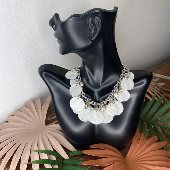 Vintage Rounded Necklace - Picture 2 of 5